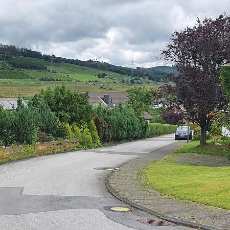 Ferienwohnungen Am Finkenweg Bestwig Bagian luar foto