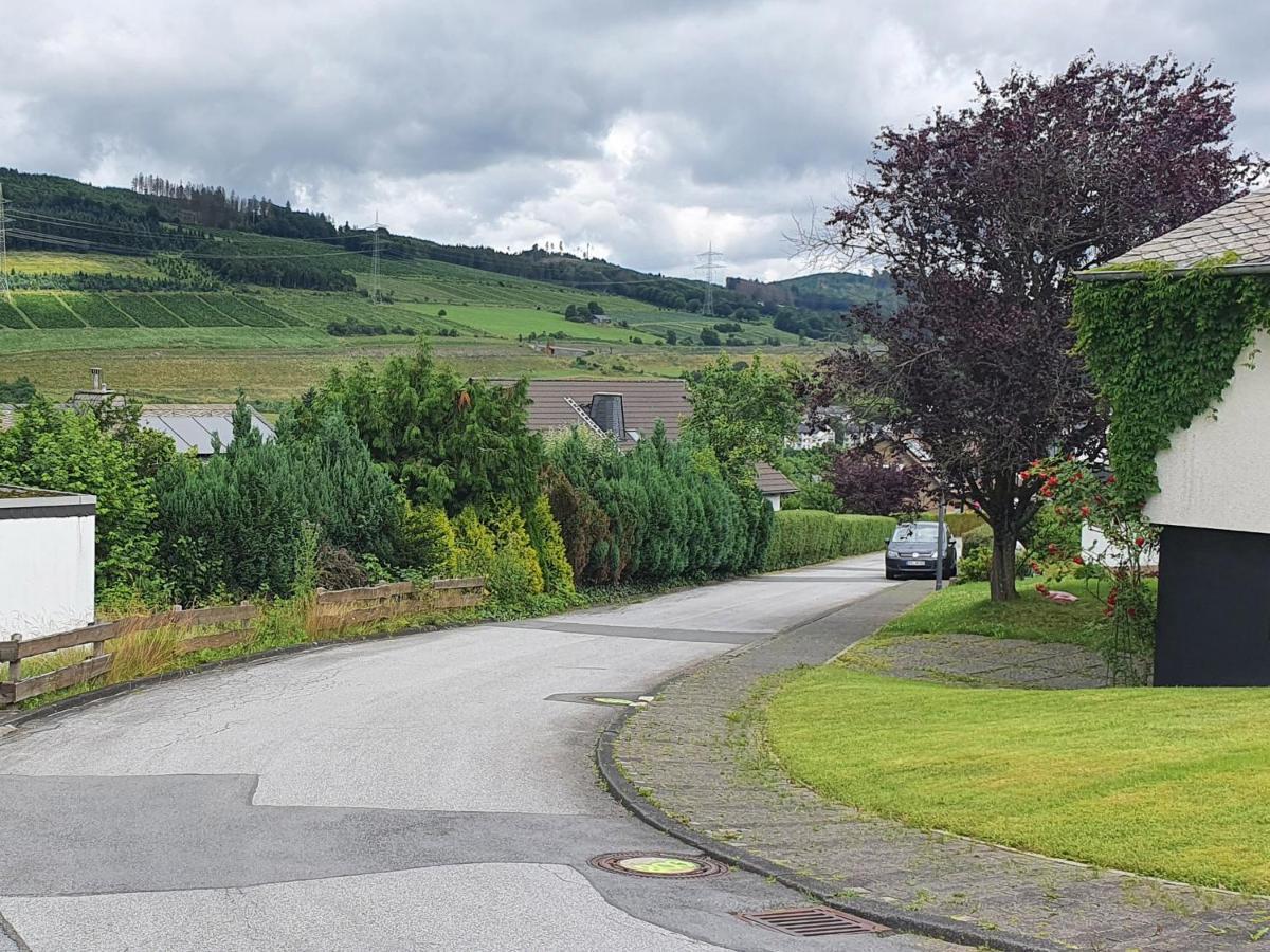 Ferienwohnungen Am Finkenweg Bestwig Bagian luar foto