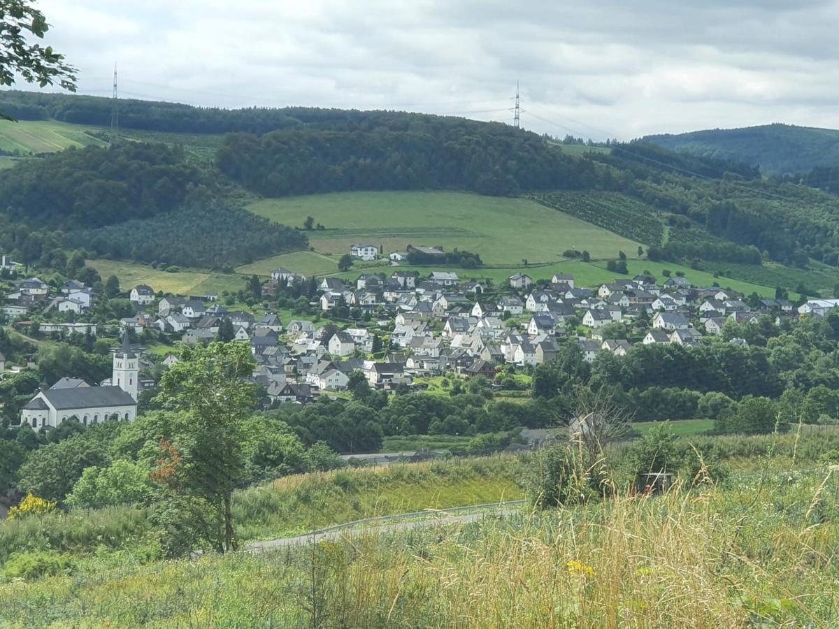Ferienwohnungen Am Finkenweg Bestwig Bagian luar foto